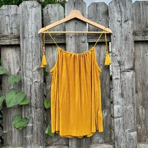 H&M knit plisse swing top